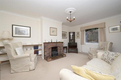 Kohanga, 3 Croft Road, Great Longstone, Bakewell, DE45 1PA