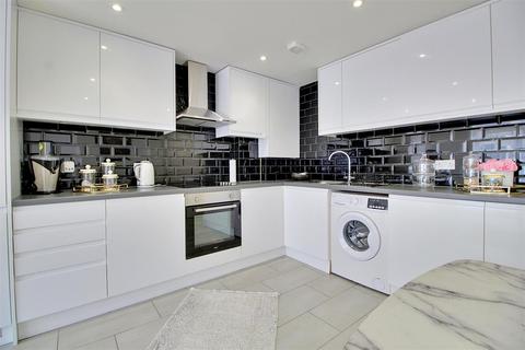 3 bedroom maisonette for sale, Tenniswood Road, Enfield