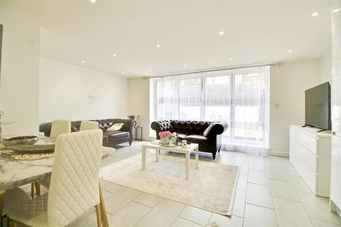 3 bedroom maisonette for sale, Tenniswood Road, Enfield