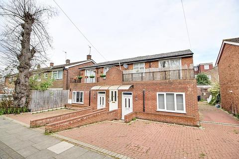 3 bedroom maisonette for sale, Tenniswood Road, Enfield