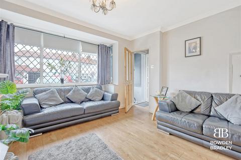 3 bedroom terraced house for sale, Linley Crescent, Collier Row