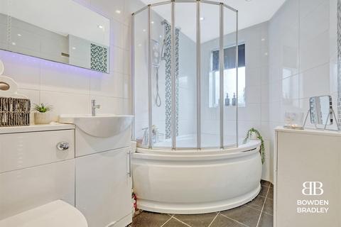 121 Linley Crescent, Romford, RM7 8RB