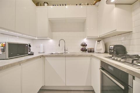 Flat L, Highdene, 10 - 12 The Ridgeway, Enfield, EN2 8QH