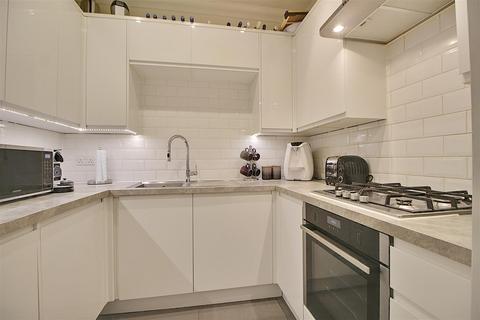 Flat L, Highdene, 10 - 12 The Ridgeway, Enfield, EN2 8QH