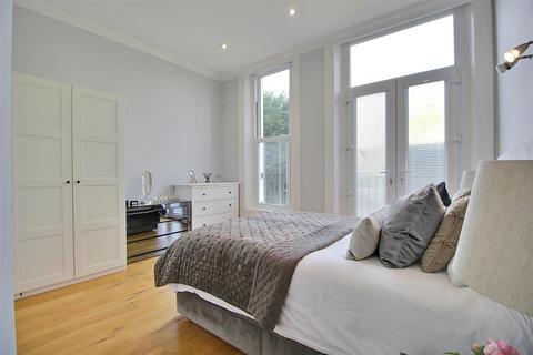 Flat L, Highdene, 10 - 12 The Ridgeway, Enfield, EN2 8QH