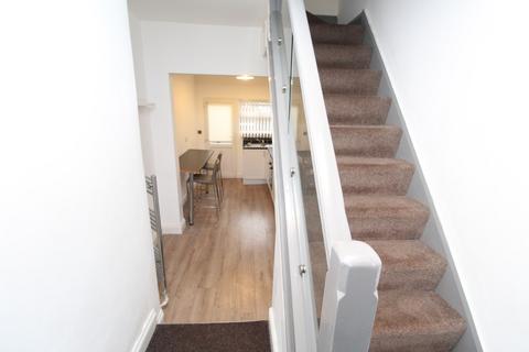 2 bedroom maisonette for sale, Leicester Road, Leicester LE19