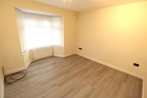2 bedroom maisonette for sale, Leicester Road, Leicester LE19