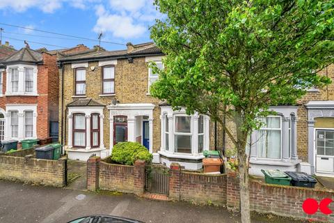 5 bedroom terraced house to rent, Melbourne Road, Leyton E10