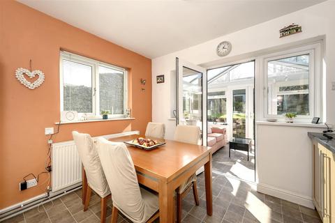 42 Burton Edge, Bakewell, DE45 1FQ