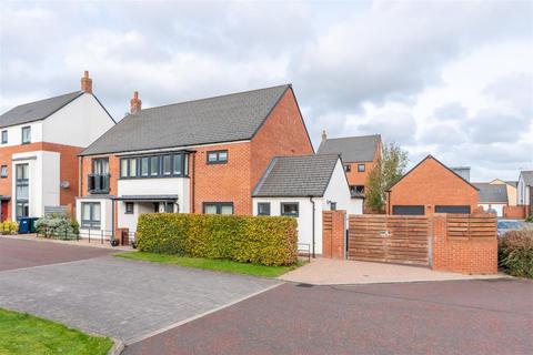 4 bedroom detached house to rent, Learmouth Way, Greenside, Great Park, NE13
