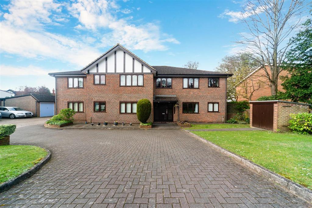 Bridge Road, Epsom 2 bed flat for sale £375,000