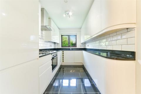 Flat 2, 6 Bridge Road, Epsom, KT17 4AL