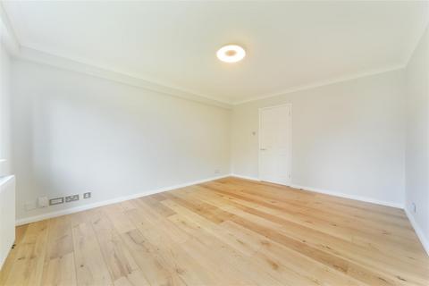 Flat 2, 6 Bridge Road, Epsom, KT17 4AL