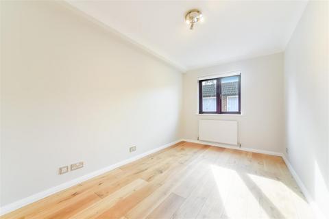 Flat 2, 6 Bridge Road, Epsom, KT17 4AL