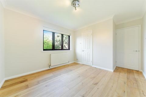 Flat 2, 6 Bridge Road, Epsom, KT17 4AL