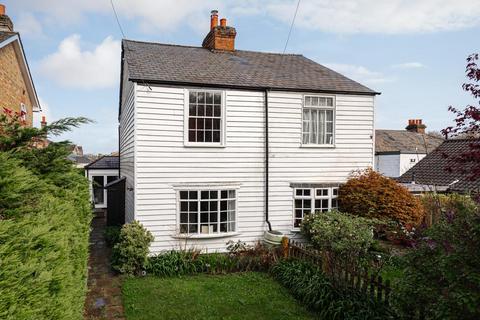 12 Castle View, Epsom, KT18 7TG