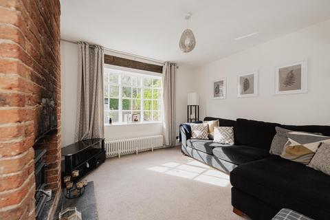 12 Castle View, Epsom, KT18 7TG