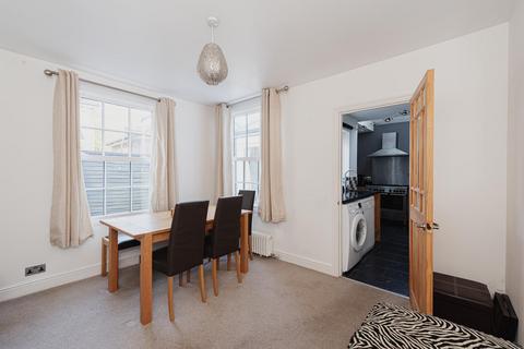 12 Castle View, Epsom, KT18 7TG
