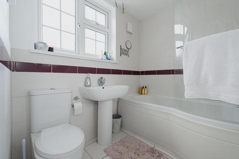 12 Castle View, Epsom, KT18 7TG