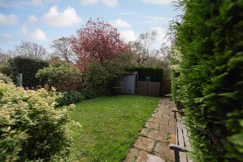 12 Castle View, Epsom, KT18 7TG