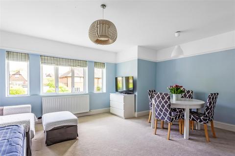 91 The Crescent, Epsom, KT18 7LJ