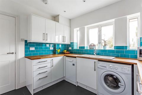 91 The Crescent, Epsom, KT18 7LJ