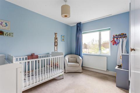 91 The Crescent, Epsom, KT18 7LJ