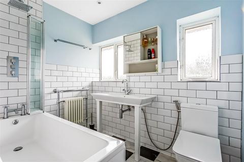 91 The Crescent, Epsom, KT18 7LJ
