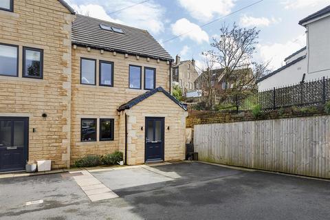 4 bedroom end of terrace house for sale, The Dyson Court, Slade Lane, Brighouse