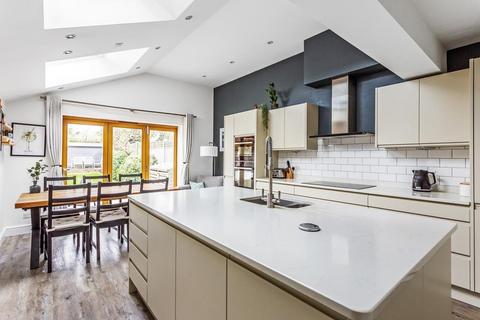 31 Copthorne Road, Leatherhead, KT22 7ED