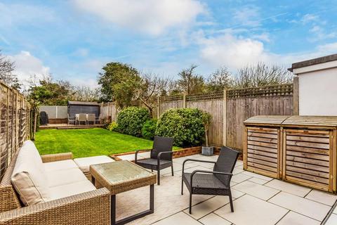31 Copthorne Road, Leatherhead, KT22 7ED