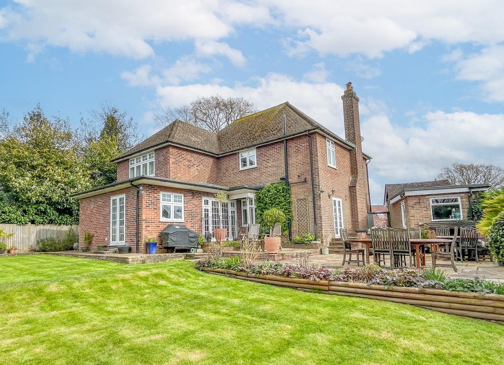 Oakhurst Road, BATTLE, TN33 4 bed detached house for sale £925,000