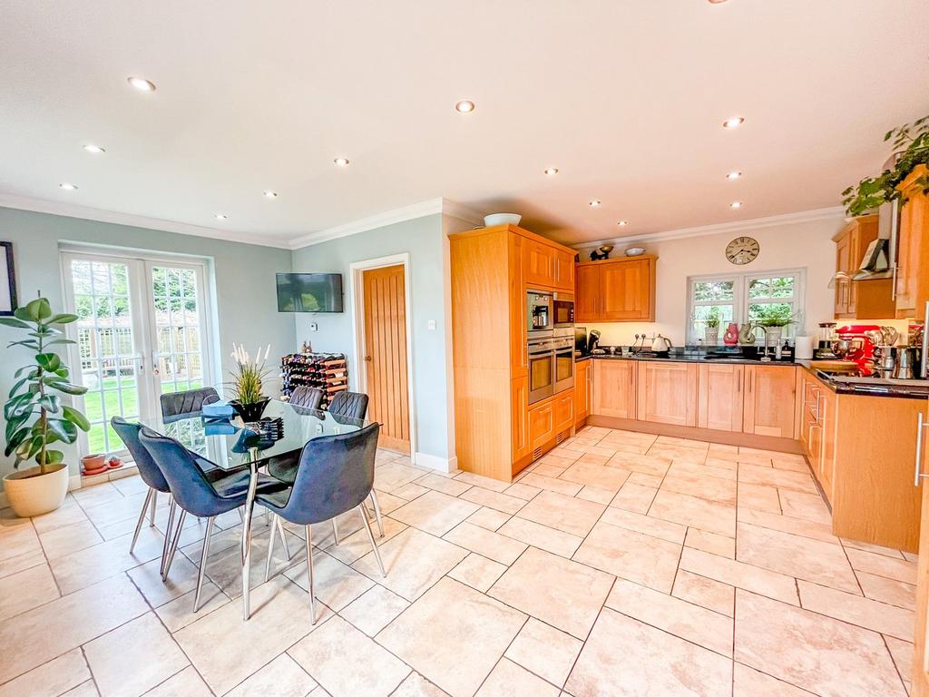Oakhurst Road, BATTLE, TN33 4 bed detached house for sale £925,000