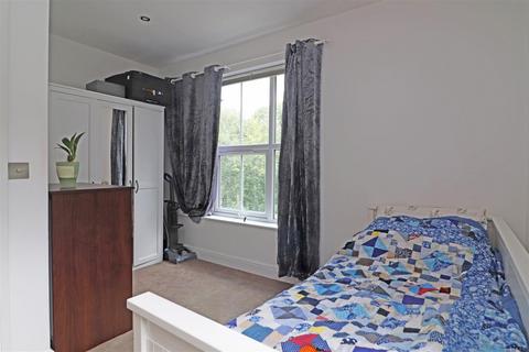 1 bedroom flat for sale, Nutfield Road, Redhill