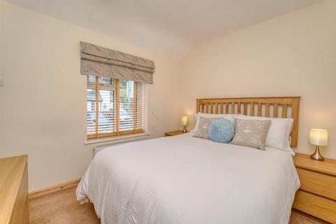 6 Denman Crescent, Stoney Middleton, Hope Valley, S32 4TG