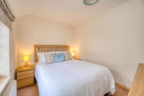 6 Denman Crescent, Stoney Middleton, Hope Valley, S32 4TG