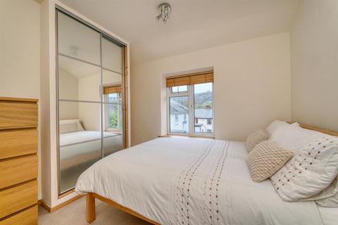 6 Denman Crescent, Stoney Middleton, Hope Valley, S32 4TG
