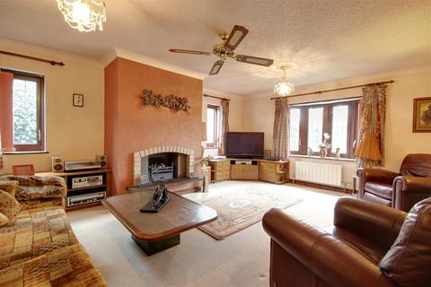 2 bedroom detached bungalow for sale, Beech Drive, Melton