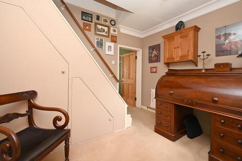 6 Burch Place, Eyam, Hope Valley, S32 5QE
