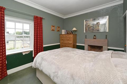 6 Burch Place, Eyam, Hope Valley, S32 5QE