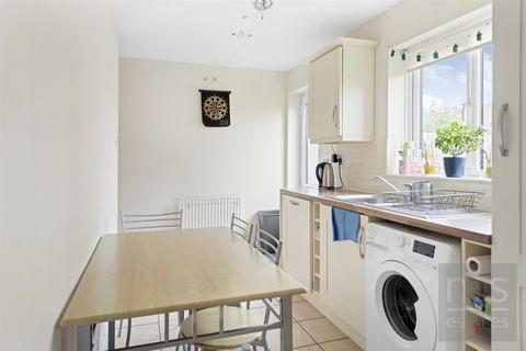 4 bedroom end of terrace house to rent, Heron Drive, Nottingham NG7