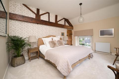 The Dialstone Hill Head, Bradwell, Hope Valley, S33 9HY