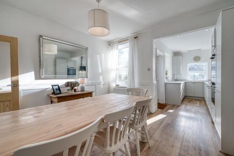 5 Crossland Road, Hathersage, Hope Valley, S32 1AN