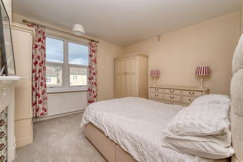 5 Crossland Road, Hathersage, Hope Valley, S32 1AN