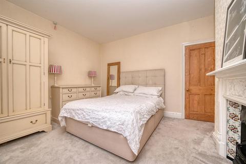 5 Crossland Road, Hathersage, Hope Valley, S32 1AN