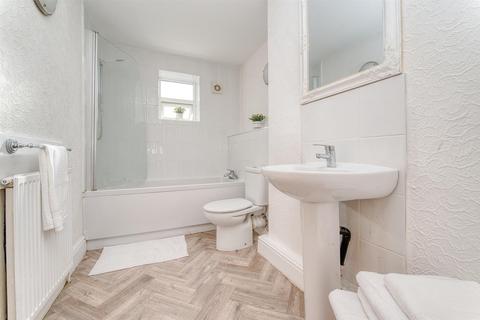 5 Crossland Road, Hathersage, Hope Valley, S32 1AN