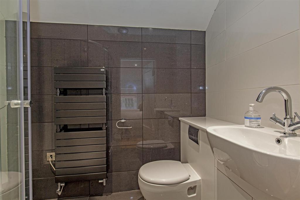 Bedroom 3 EN Suite-1