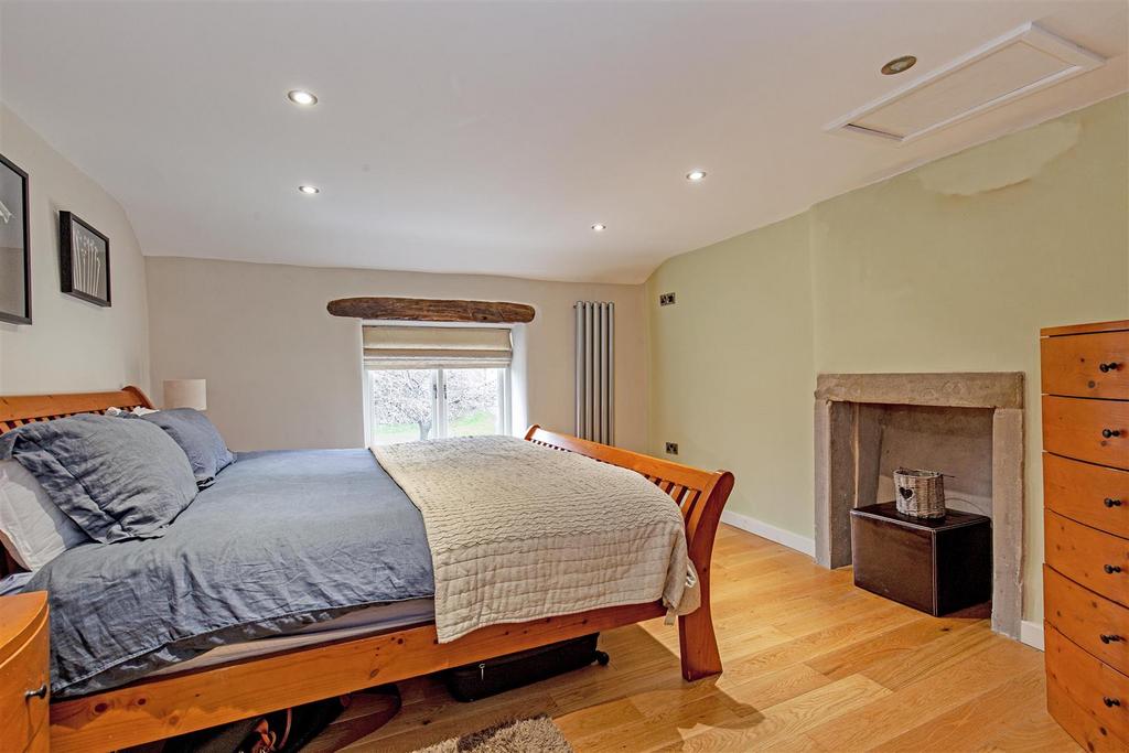 Bedroom 2-1.jpg