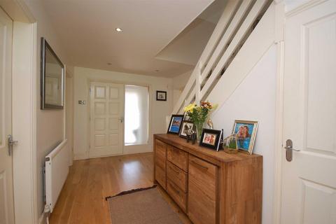 4 bedroom detached house to rent, 18 Saxon Court, Tettenhall