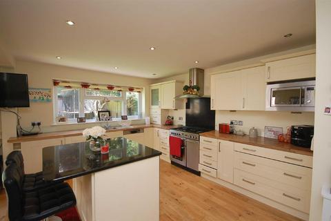4 bedroom detached house to rent, 18 Saxon Court, Tettenhall